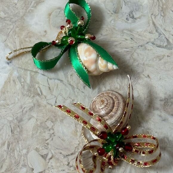 HANDMADE IN BERMUDA CHRISTMAS TREE DECORATIONS. - Picture 1 of 3